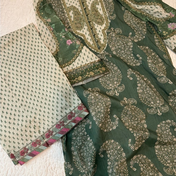 Sold Ethinic 2 pc silk - Picture 1 of 6